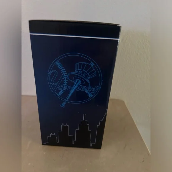 NIB Frank Sinatra bobblehead. - Picture 4 of 5